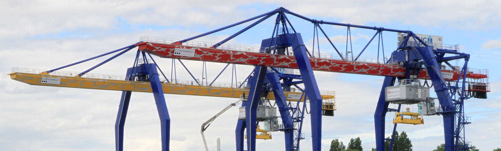 Kräne Zwei Kranlagen auf dem Container Terminal