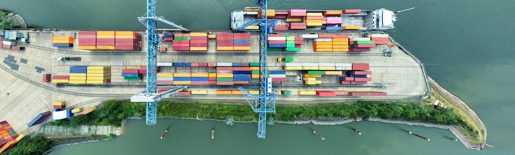 Container-Terminal in Emmerich aus der Vogelperspektive