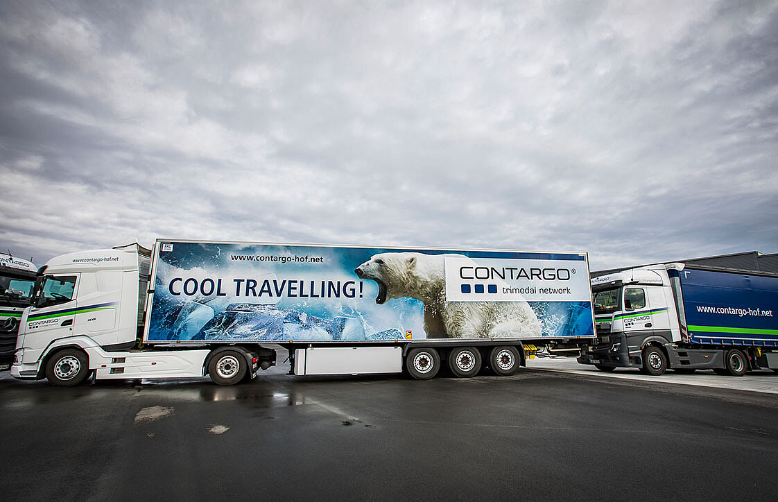 CNL Lkw mit Tiefkühlhänger mit Eisbär-Motiv