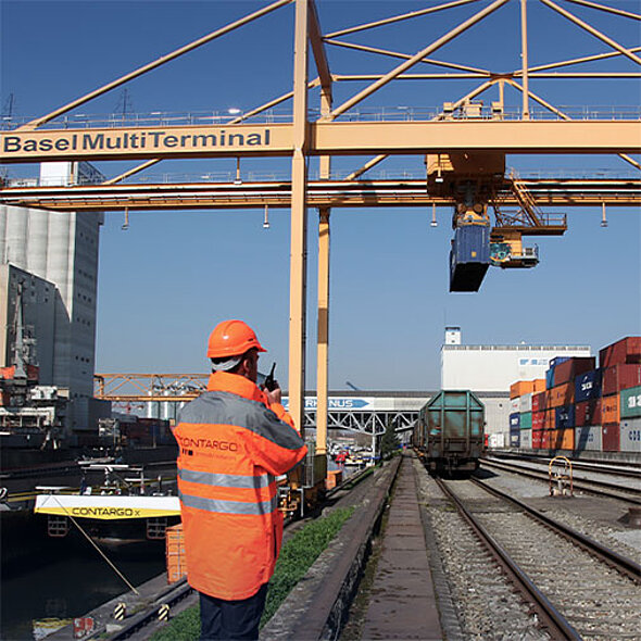 Mitarbeiter am Terminal Basel