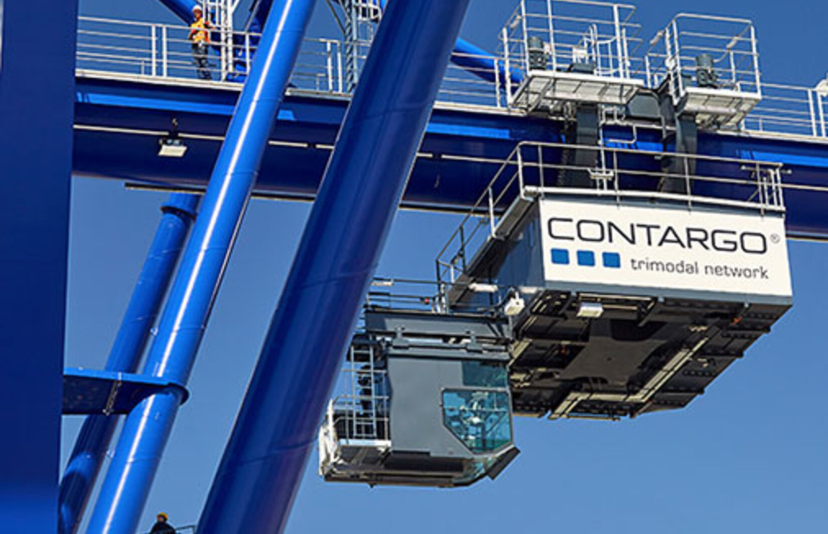 Führerhaus einer Krananlage am Container-Terminal Neuss