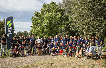 Gruppenfoto der RhineCleanUp Aktion in Neuss