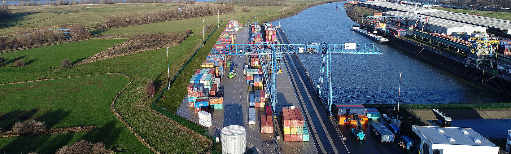 Container-Terminal Emmelsum aus der Vogelperspektive