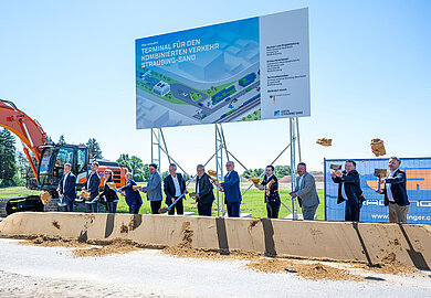 Erster Spatenstich für KV-Terminal im Hafen Straubing-Sand