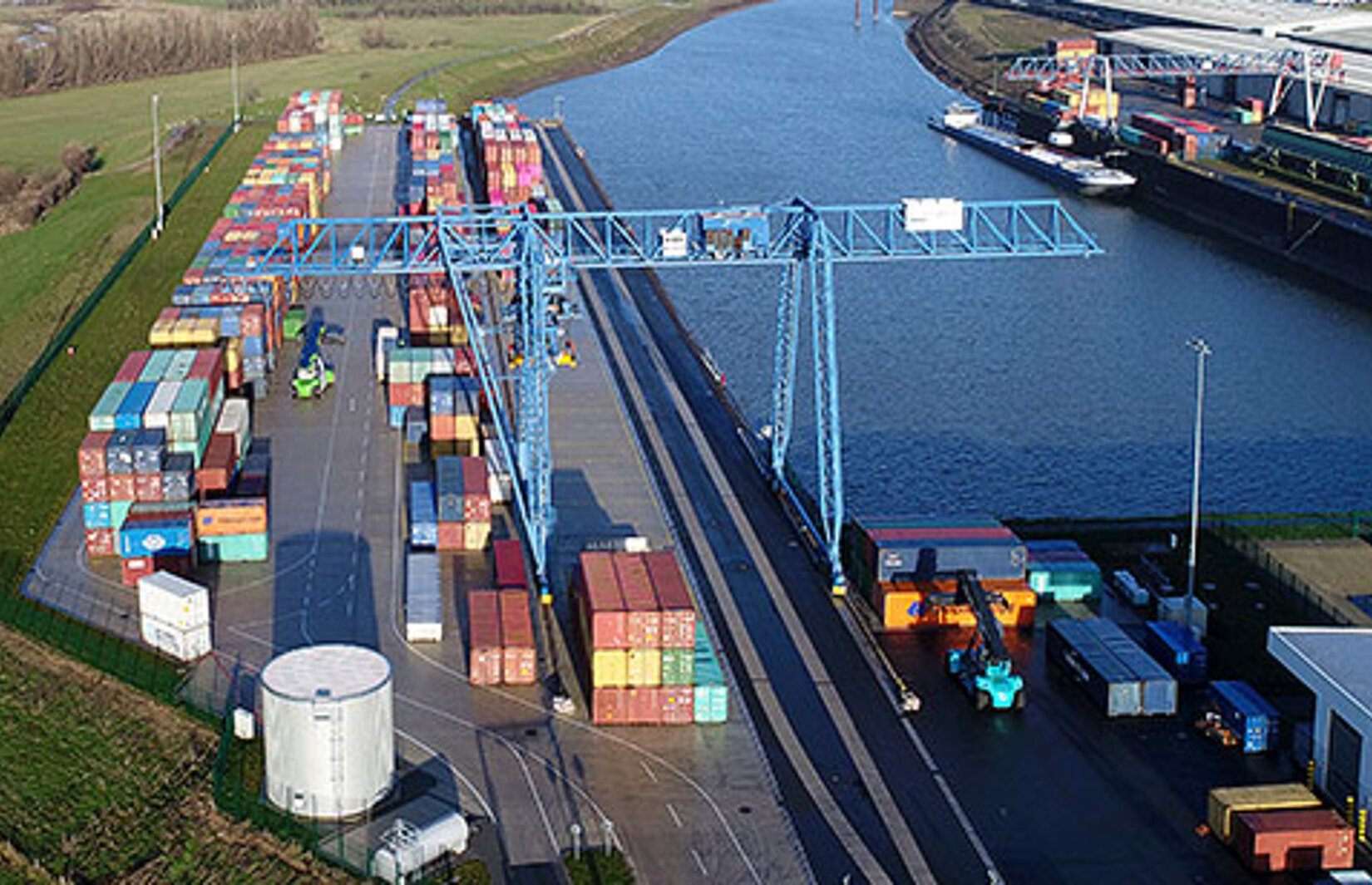 Container-Terminal Emmelsum aus der Vogelperspektive